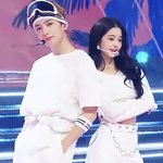 설레는 남녀 아이돌 <b>투샷</b> 올려줘