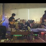 고시넌만 실제 사람이고 저기 앉아있는 애들은 다 <b>만화속</b> 인물아닐까