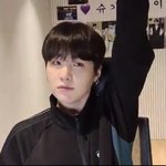 윤기 <b>재활</b> 열심히 해서 이제 팔 들을 수 잇다