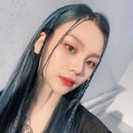 여자친구 <b>엄지</b> 셀카