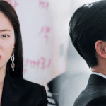 여주를 바라보는 눈빛이 달라지는 <b>남주</b>