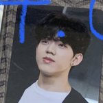 포카 좀 골라줘 뭐가 더 이쁨???