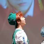 [펜타곤] <b>모자</b> 고정시켜놧나 대롱대롱