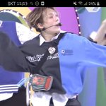 [펜타곤] <b>이던</b> 옷 정보좀여ㅜㅜ