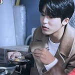 [트레저] <b>포브스</b> 선정 “떡볶이 사주고 싶은 남자” 1위