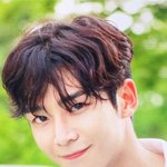 '인생샷' <b>대량</b> 생산할 미모 男돌