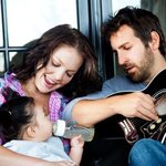 한국 아기를 입양한 헐리웃 배우가 아기를 만나기 전 첨으로 한 일