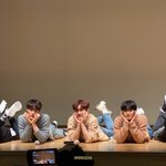 단체사진 무조건 열정적으로 찍는 남돌