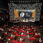 시상식에서 누드 시위한 배우