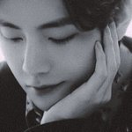 뷔 <b>흑백</b>