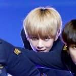 김태형 이거 졸 <b>라리</b> 블랙온블랙 추는것같아