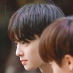 머리부터 <b>발끝</b>까지 선이 고운 아이돌