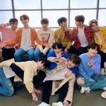 [트레저] <b>평범</b>한 단체사진은 가랏!