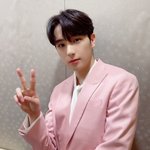 [더보이즈] 재현이 <b>핑크</b> 수트 ㅠㅠㅠ