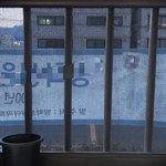 [방탈죄송] 아파트 <b>창문</b> 가리는 불법 현수막 찢어버려도 되나요?