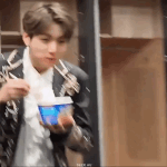 전정국 <b>쾌남</b> 짤좀 줘라