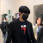 [골든차일드] 잘차려입고 손에 치킨 <b>잠옷</b>