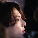 무대 위아래로 <b>팬심</b> 홀리는 아이돌