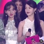 [댓글부탁해] <b>나연</b> 시상식에서 대놓고 사랑티내고 있음