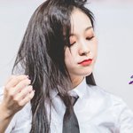 화려한 조명 다 <b>흡수</b>시켜버린 女돌