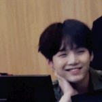 [방탄소년단] 왜 윤기는 방송나가면 <b>부모</b>님들을 감아버리는걸까