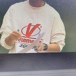 우진쌤이 입은 이 <b>베</b>트멍<b>티</b> 제품명 아는사람 있니..