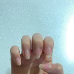 나 손톱 자를까 아님 <b>네일</b> 바를까
