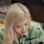 로제 <b>슈주</b>한테 앨범 줬나봐