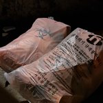 <b>의료</b> 폐기 쓰레기를 누가 집앞에 버리고 갔네요.