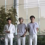 폰카로 실물 인증하는 슾구 <b>재윤</b>