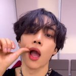 [더보이즈] 설마 김<b>서누</b> 어깨에 멍든거임?
