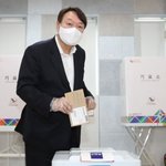 <b>부친</b>과 사전투표 한 윤석열…정치적 메시지는 없었다