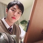[펜타곤] <b>홍석</b>이 공부하고있는(?) 짤 같은거 있나