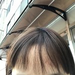 ㅅㅂ <b>미용사</b> 아줌마가 머리 이렇게 했는데