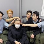 ㅇㅅ 컴백영상 뜬거에서 왤케 <b>어색</b>해 보이지