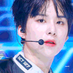 <b>우수</b>에 찬 눈빛만 보여주는 男돌