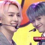 [펜타곤] <b>윙크</b>하는 형구를 보는