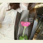 [<b>NCT</b>즌] ㅈㅎ이 여친 갤러리아 꽃 받았네