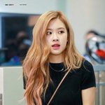 <b>로제</b> 거북목 진짜 심하네