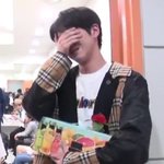 [펜타곤] <b>온</b>콘 <b>온</b><b>팬</b> 둘 다 못본 유니는 울어요...