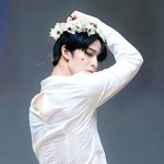 보호 본능 일으키는 男돌의 <b>몸짓</b>