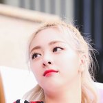 짙은 얼굴선에 <b>몰입</b>되는 女돌 비주얼