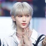 팬싸에서 팬이 주근깨 보여달라니까 벅벅 닦아서 보여주는 인간..