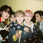 [펜타곤] 이거 찐 <b>가족사진</b>같아