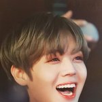 <b>덤덤</b>한 표정은 못 볼 미소 천사들