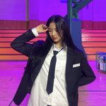 [스테이씨] 진짜 아이사는 학교에서 인기 많은 <b>선배</b>같이 생겼어