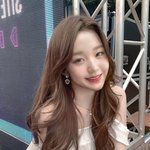 근데 장원영 얼굴 얘기할때 <b>피지컬</b>빼면~