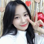 근데 위클리 <b>지한</b>이랑 1학년때 우리반 친구랑 똑같이 생김...