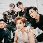 [뉴이스트] 러브들아 <b>내</b>가 <b>입</b>덕한지 얼마 안 돼서 그러는데