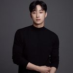 코로나시국 패션 보여준 아이돌출신 배우